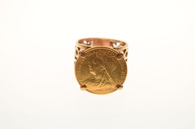 Lot 78 - Victorian half sovereign ring