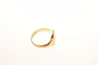 Lot 77 - 18ct gold signet ring