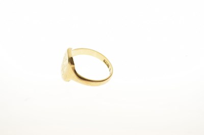 Lot 77 - 18ct gold signet ring