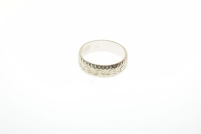 Lot 76 - 18ct white gold wedding band