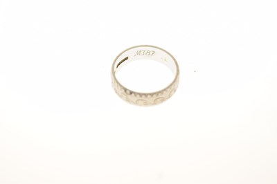 Lot 76 - 18ct white gold wedding band