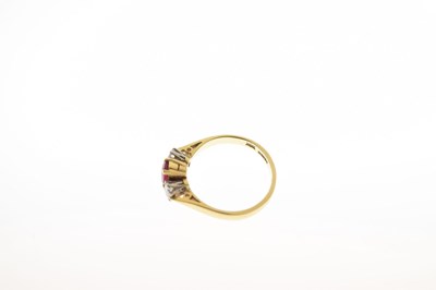 Lot 29 - 18ct gold three-stone ring