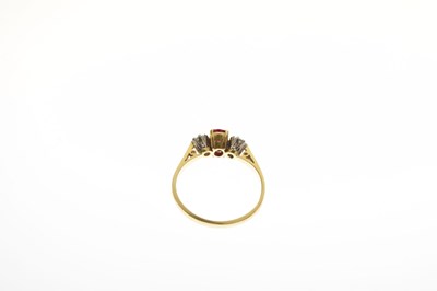 Lot 29 - 18ct gold three-stone ring