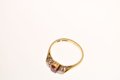 Lot 29 - 18ct gold three-stone ring