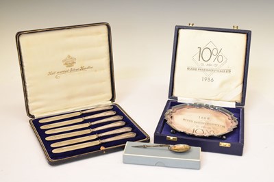 Lot 217 - Elizabeth II silver piecrust card tray or salver, set of tea knives, and spoon