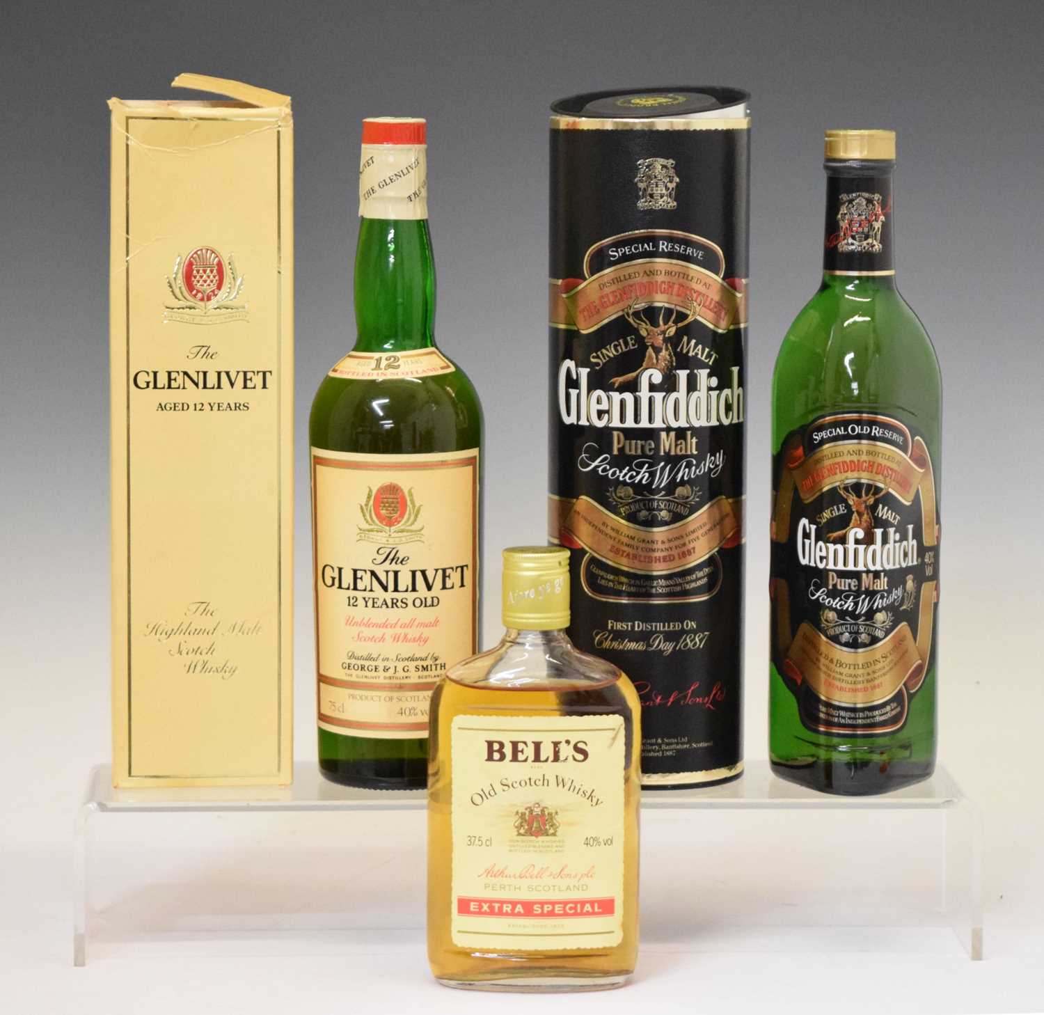 Lot 425 - Quantity of whisky including Glenivet, Glenfiddich and Bells