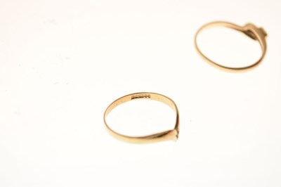 Lot 137 - Two 9ct gold dress rings