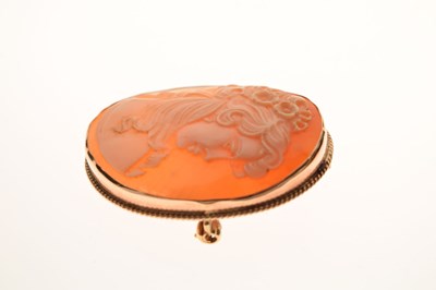 Lot 92 - 9ct gold framed cameo brooch