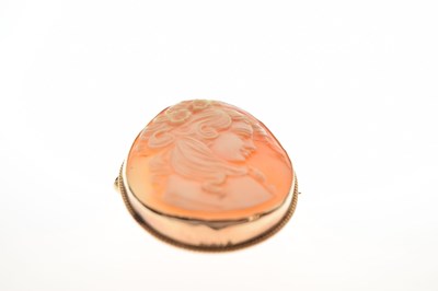 Lot 92 - 9ct gold framed cameo brooch