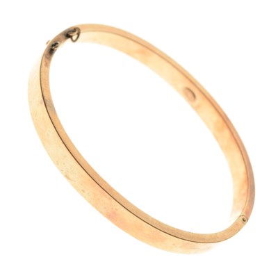 Lot 138 - Plain hollow hinged bangle, stamped '15ct'