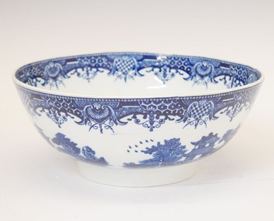 Lot 403 - Late 18th century blue and white pearlware footed bowl