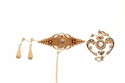 Lot 40 - Late Victorian 15ct gold gem-set brooch