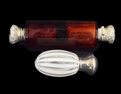 Lot 523 - Double-ended sal volatile bottle, etc.