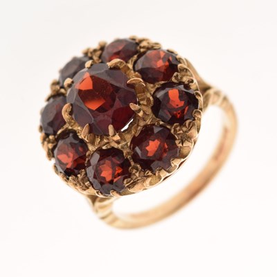 Lot 68 - 9ct gold cluster ring