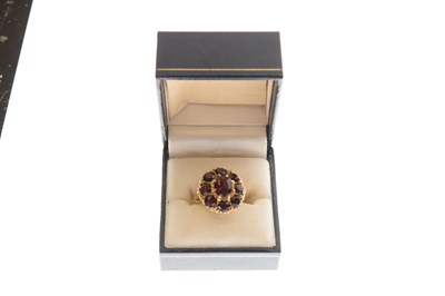 Lot 68 - 9ct gold cluster ring