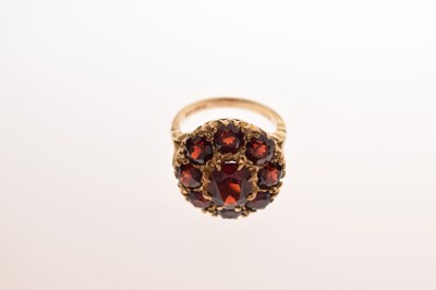 Lot 68 - 9ct gold cluster ring