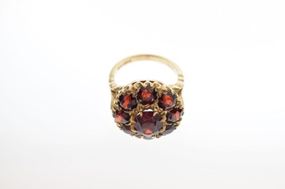 Lot 68 - 9ct gold cluster ring