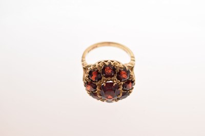 Lot 68 - 9ct gold cluster ring