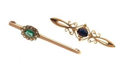 Lot 33 - 9ct gold bar brooch and another