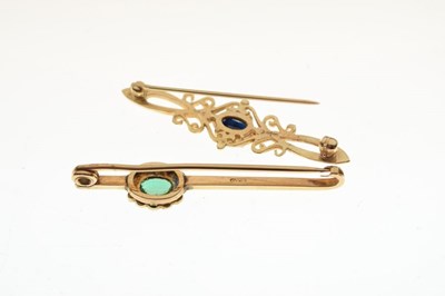 Lot 33 - 9ct gold bar brooch and another
