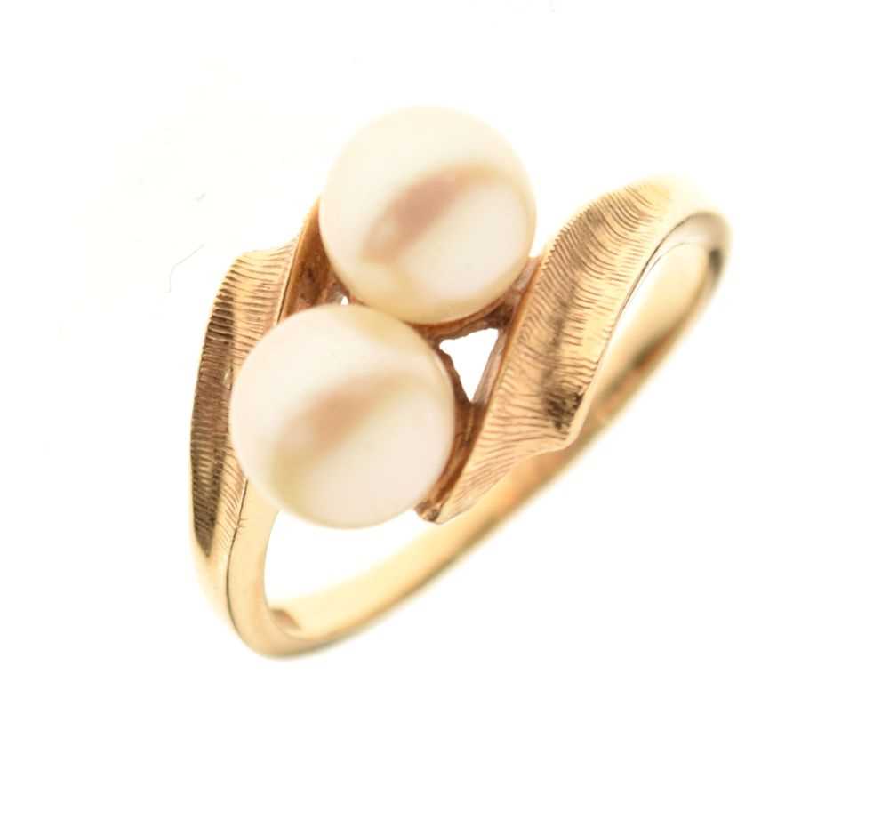 Lot 13 - Yellow metal ring set two pearls