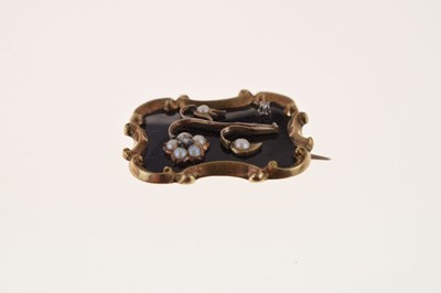 Lot 23 - Early Victorian mourning brooch