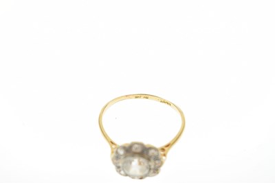 Lot 72 - Yellow metal cluster ring