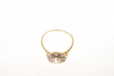 Lot 72 - Yellow metal cluster ring