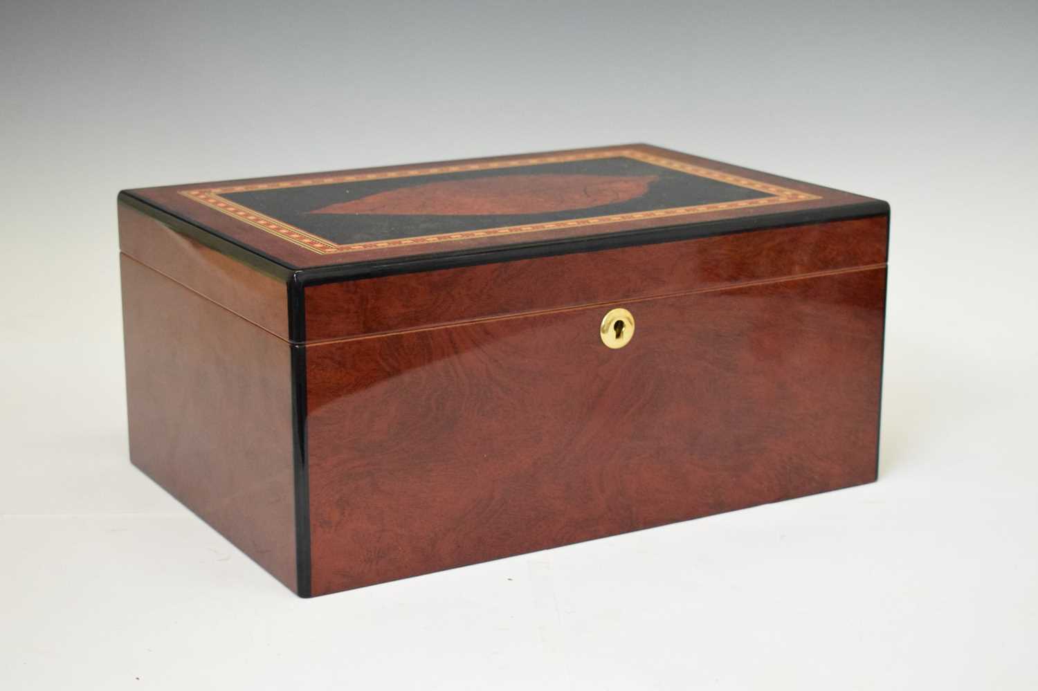 Lot 745 - Adorini Humidor Venezia with a collection of loose Habana Cigars