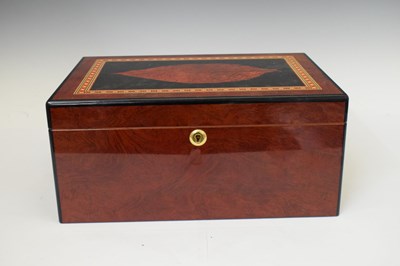 Lot 745 - Adorini Humidor Venezia with a collection of loose Habana Cigars