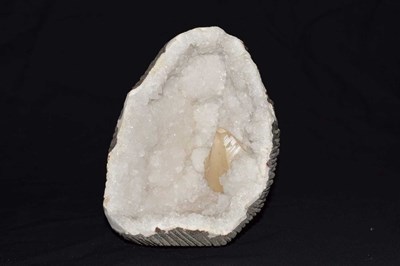 Lot 349 - Quartz with mesolite geode