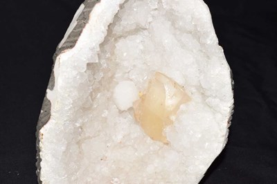 Lot 349 - Quartz with mesolite geode