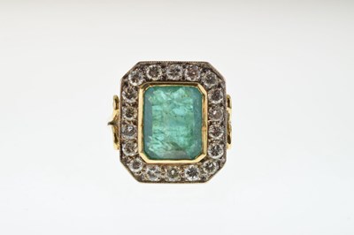 Lot 10 - Emerald and diamond cluster ring