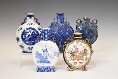 Lot 444 - Chinoiserie decorated moon flask, etc.