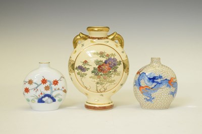 Lot 450 - 20th Century Japanese porcelain moon flask,  etc.