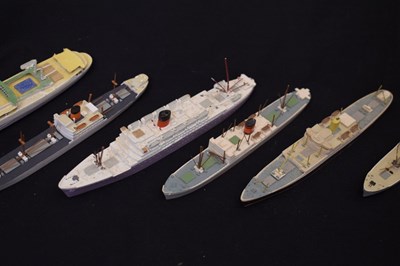 Lot 305 - Group of model ocean liners/ cruise ships