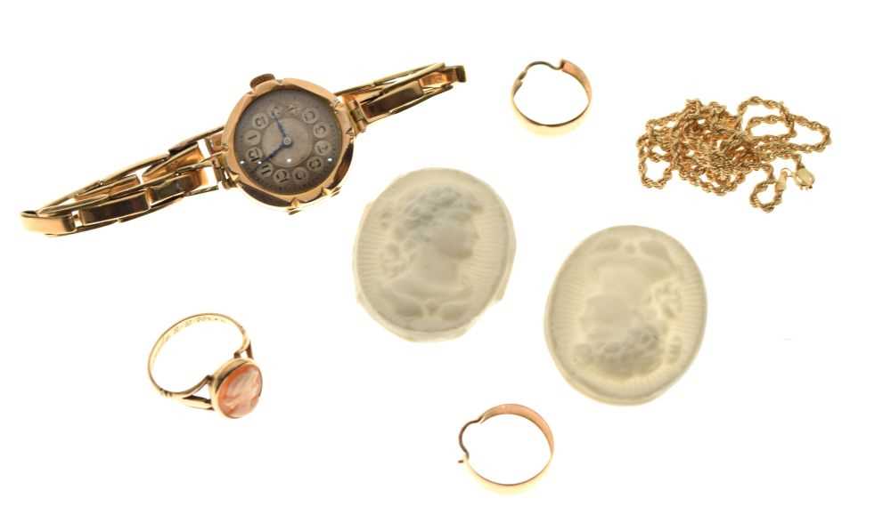 Lot 53 - Assorted gold jewellery, together with two cameos