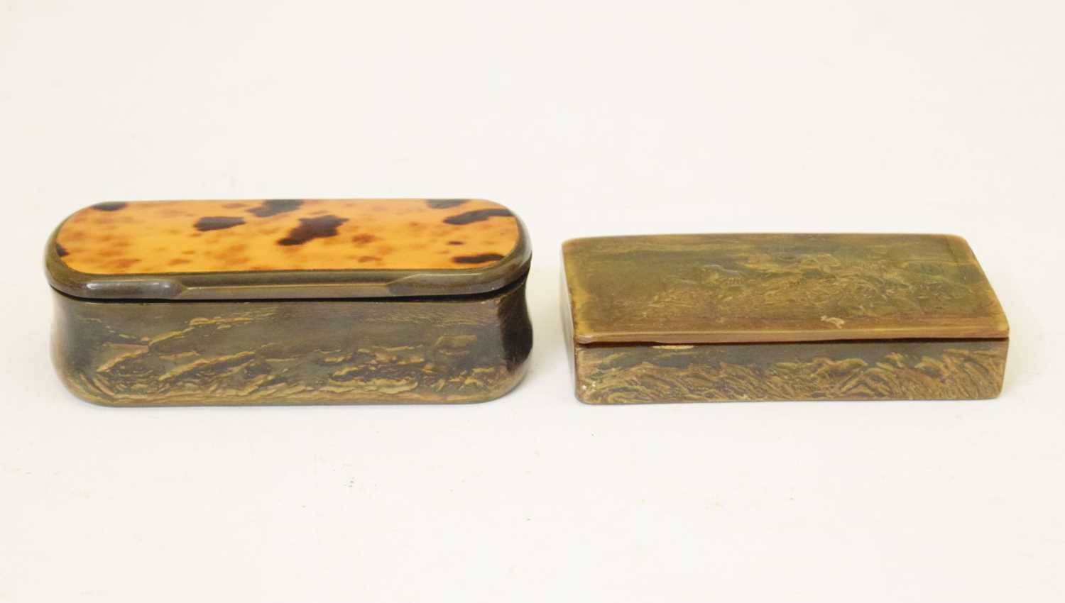 Lot 334 - Two snuff boxes