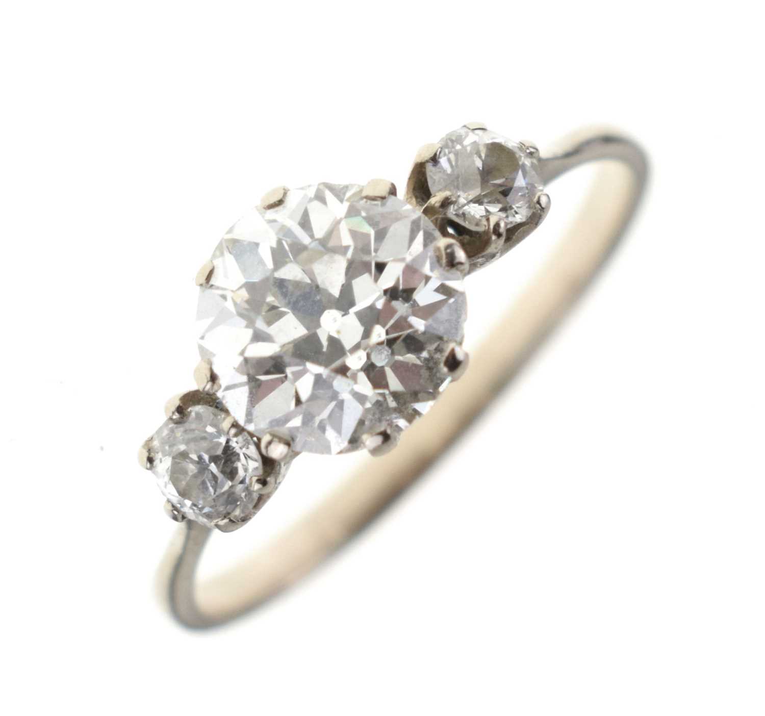 Lot 115 - Three stone diamond ring