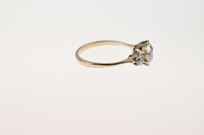 Lot 115 - Three stone diamond ring