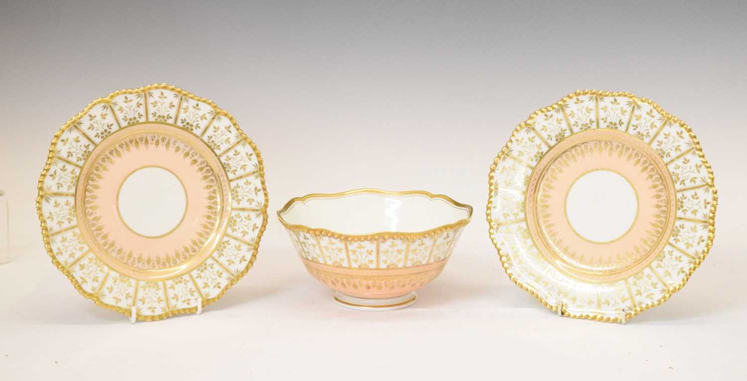 Lot 440 - Flight, Barr & Barr (attr.) slop bowl and two plates