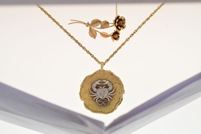 Lot 39 - 9ct gold Cancer Zodiac star sign pendant
