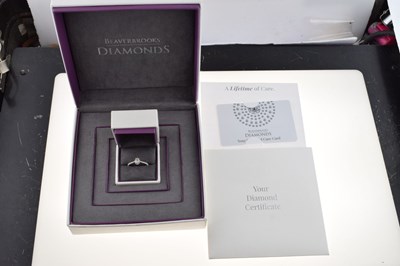 Lot 1 - Diamond set platinum ring