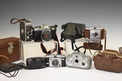 Lot 336 - Quantity of cameras