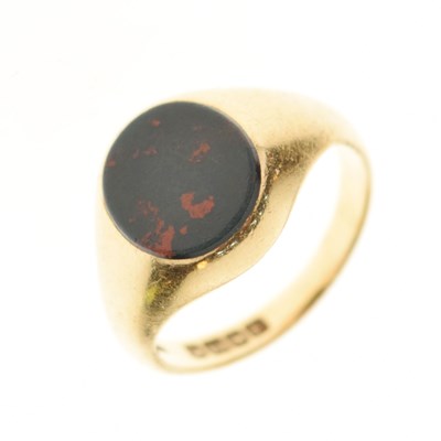 Lot 23 - 18ct gold, bloodstone signet ring