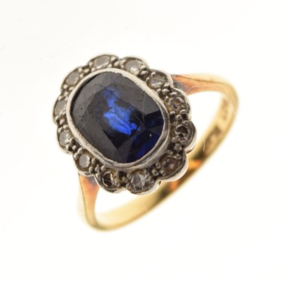 Lot 11 - '18ct & Plat' sapphire and diamond cluster ring