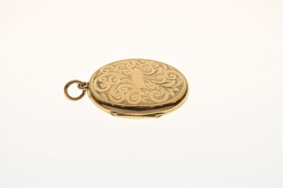 Lot 53 - 9ct gold oval locket