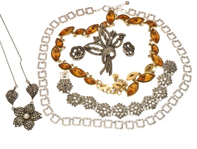 Lot 129 - Small quantity of costume jewellery