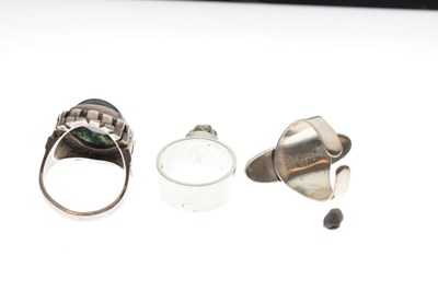 Lot 33 - Three modernist stone set silver rings