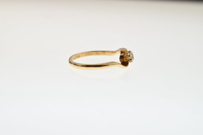 Lot 8 - 18ct gold crossover ring